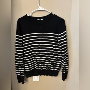 GAP Women's Black and White Striped Crew Neck Sweater